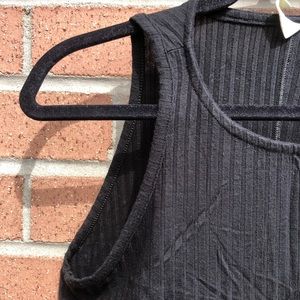 DEAN AND DELUCA HALTER NECK SLEEVELESS BLACK TOP